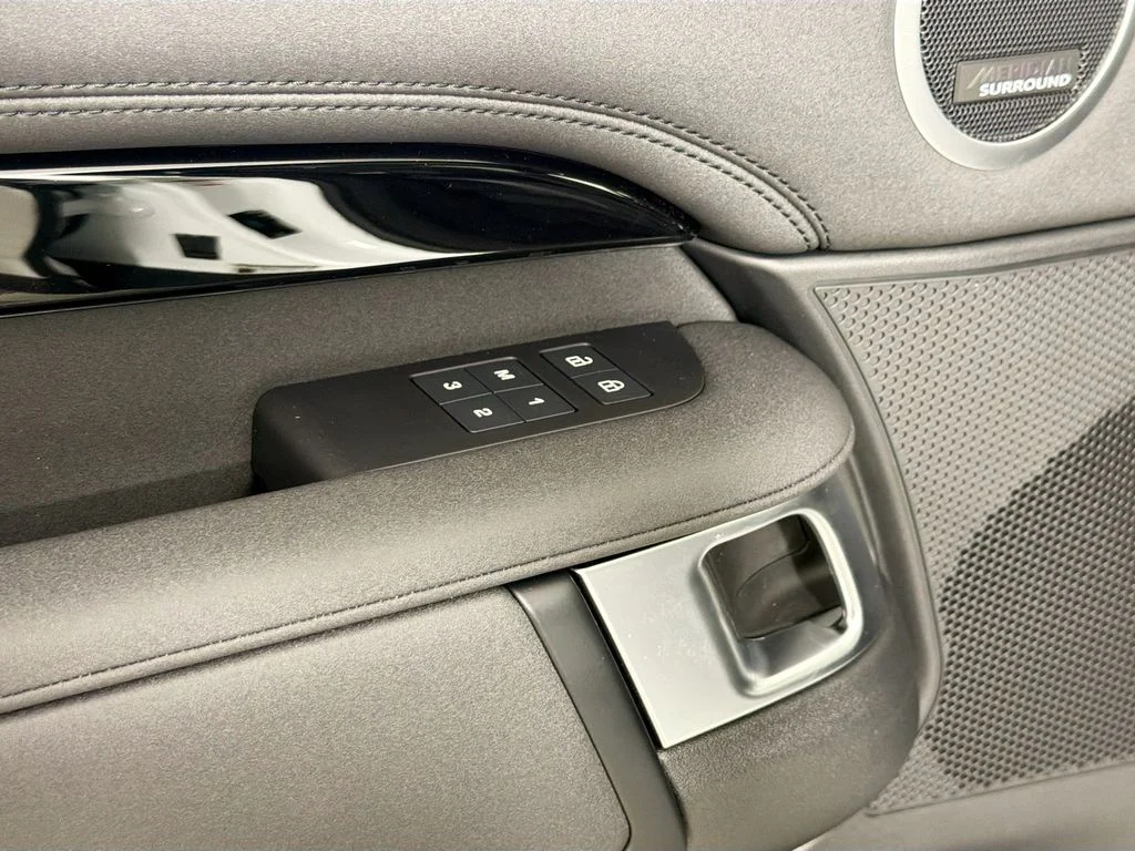 New 2026 Fuji White Land Rover S image 18