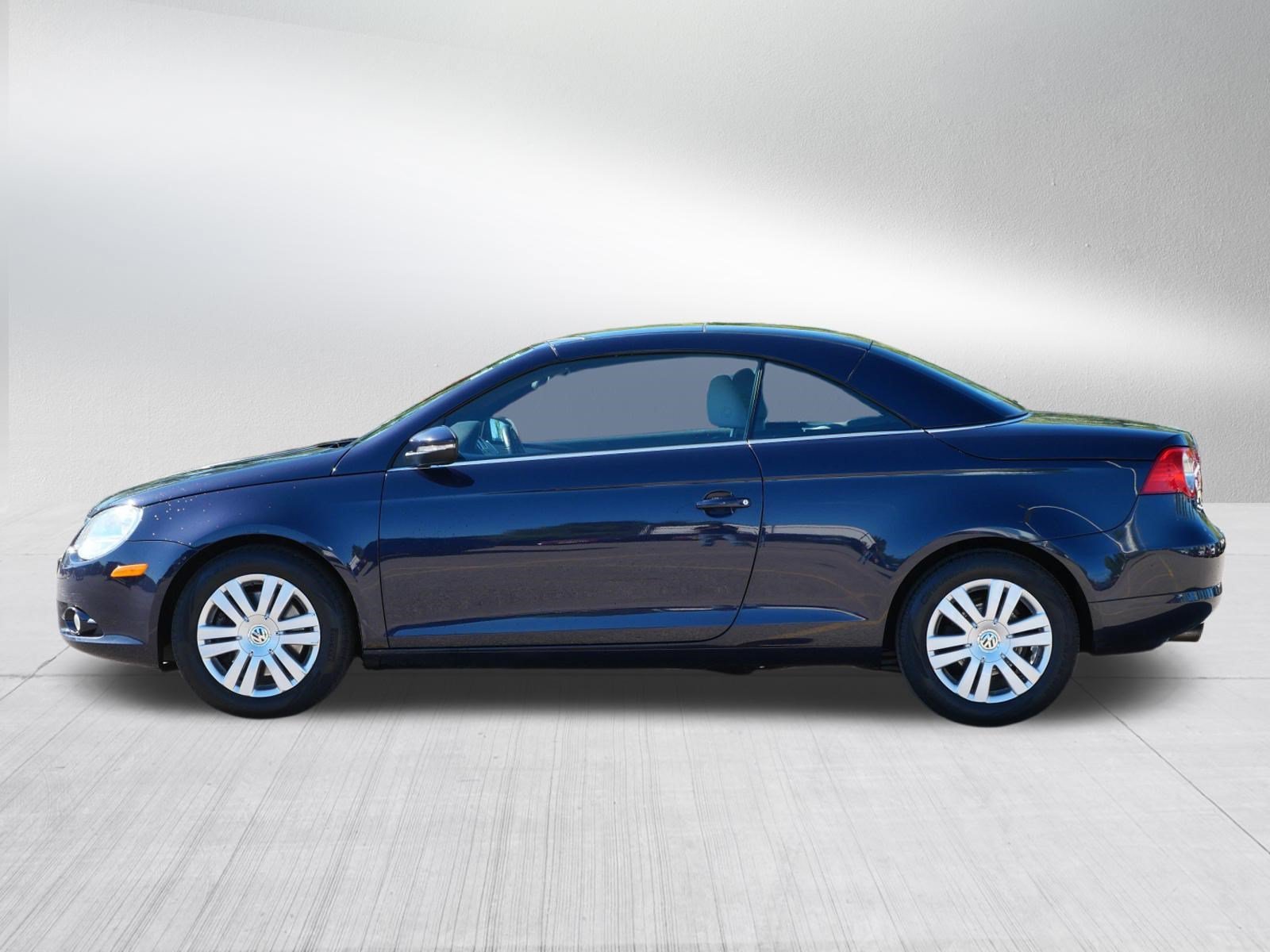 Used 2010 Eismeer Blue Metallic Volkswagen Komfort image 3