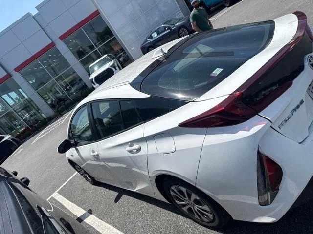 Used 2021 White Toyota LE image 5