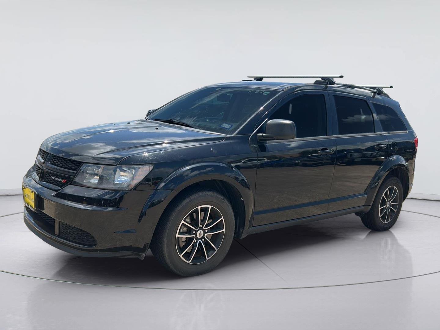 Used 2018 Pitch Black Clearcoat Dodge SE image 2
