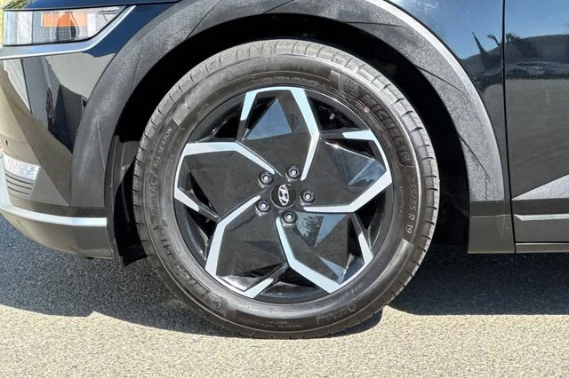 Used 2024 Black Hyundai SEL image 33