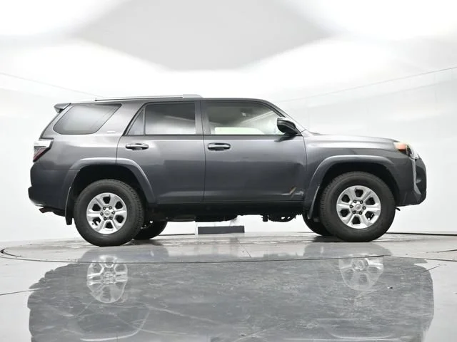 Used 2014 Magnetic Gray Met Toyota SR5 image 16