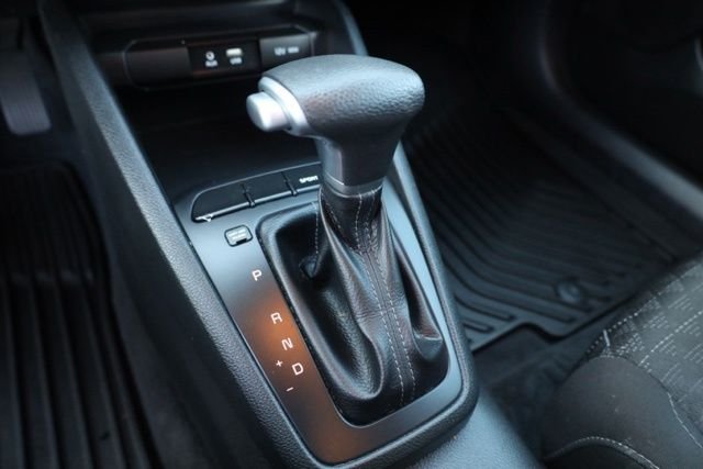 Used 2020 Clear White Kia LX image 9