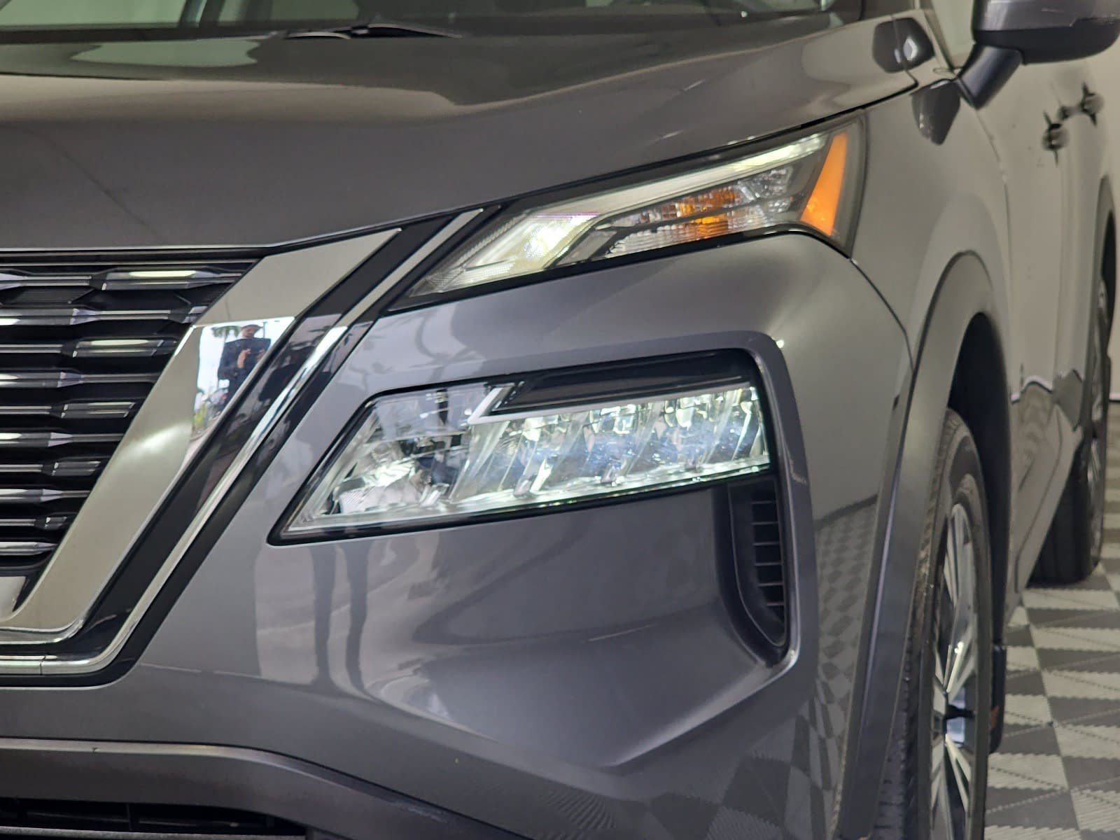 Used 2022 Gray Nissan SV image 30
