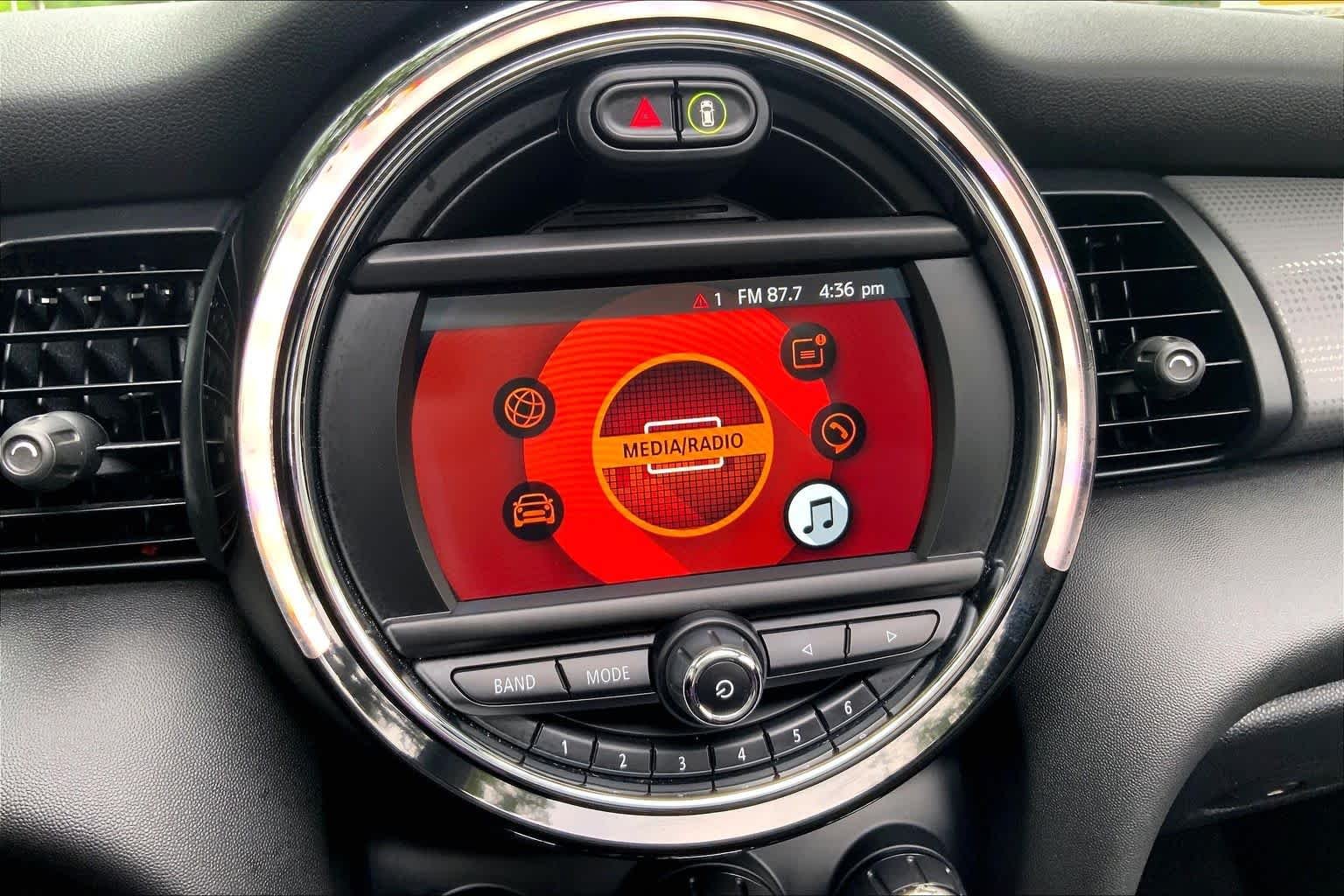 Used 2020 Caribbean Aqua Metallic MINI Cooper image 32