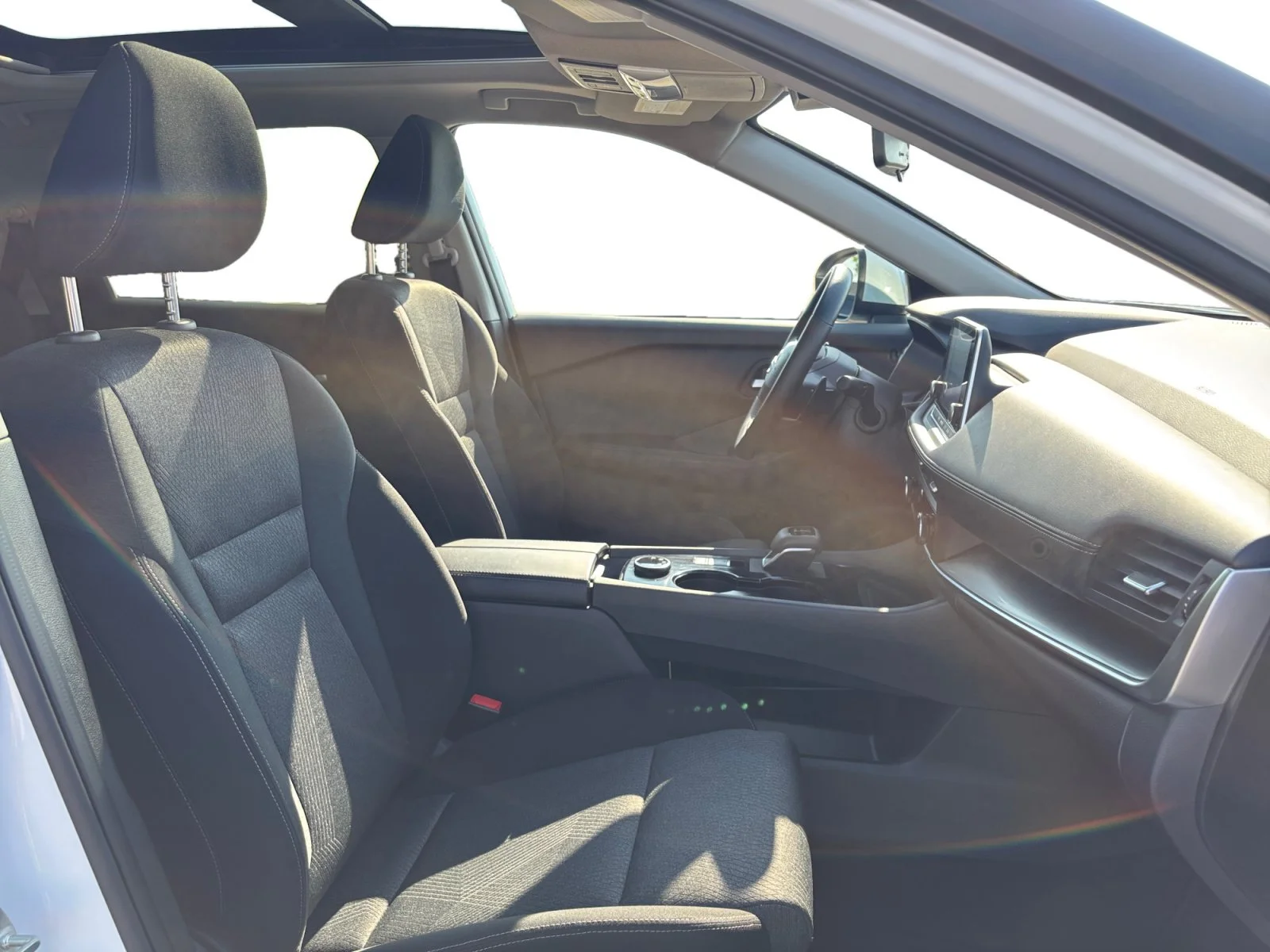 Used 2025 White Nissan Midnight Edition image 17