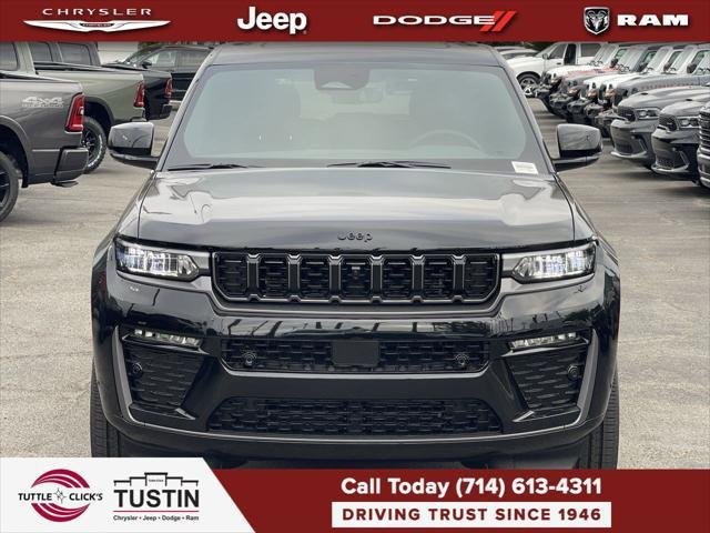 New 2026 Diamond Black Crystal Pearl-Coat Exterior Paint Jeep Limited image 2