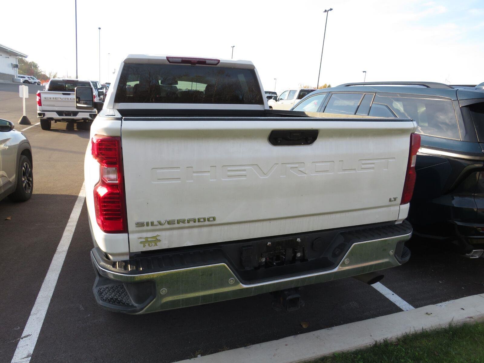 Used 2025  Chevrolet  image 9