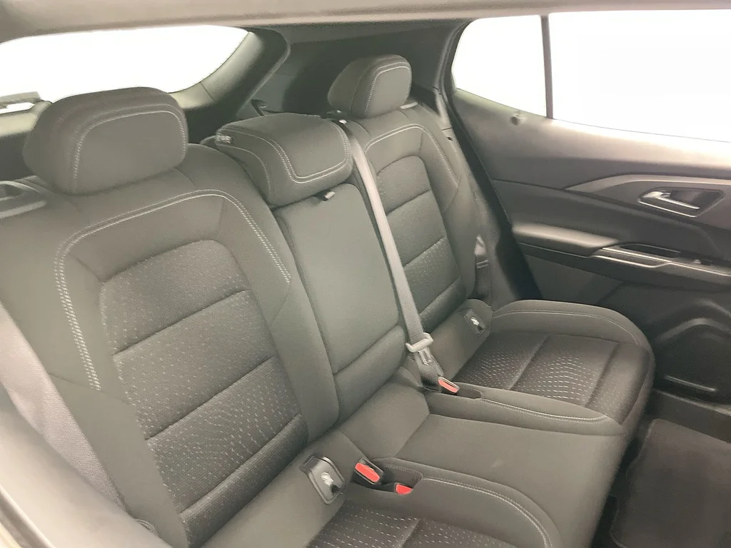 Used 2025 Summit White Chevrolet LT image 25