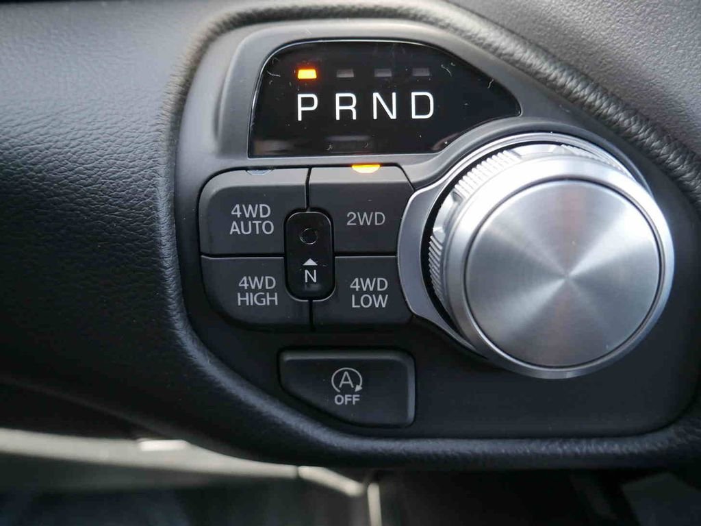 New 2026 Diamond Black Crystal Pearl-Coat Exterior Paint RAM LARAMIE image 35