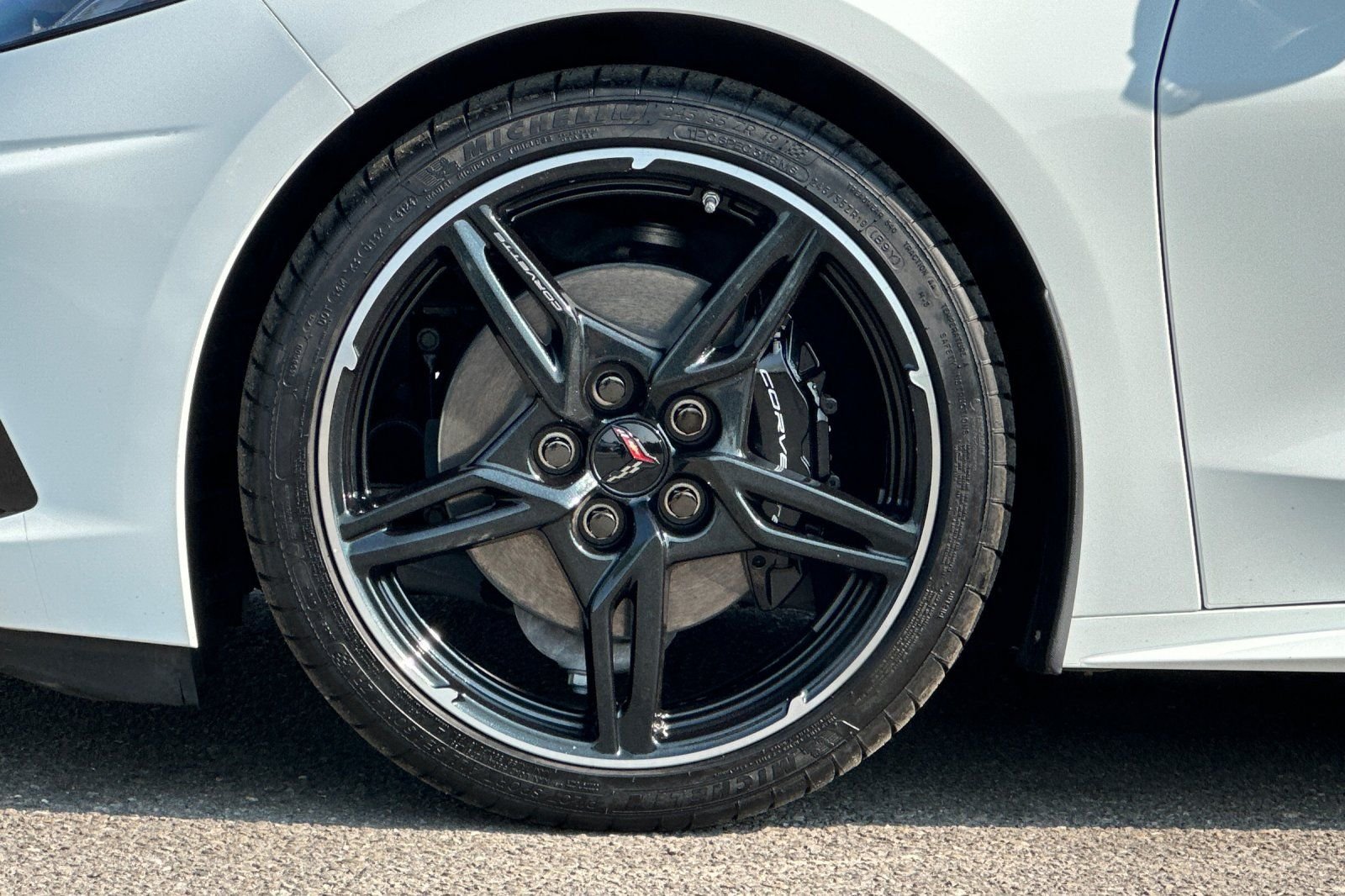 Used 2025 White Chevrolet Stingray image 22