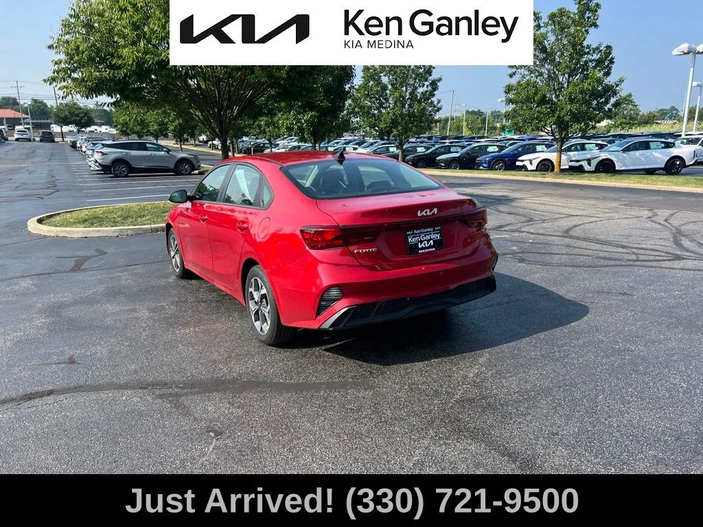 Used 2023 Red Kia LXS image 7