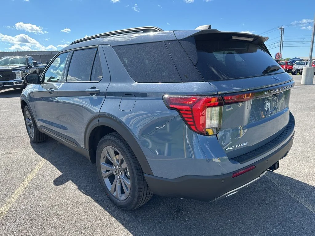 Used 2026 Vapor Blue Metallic Ford Active image 4