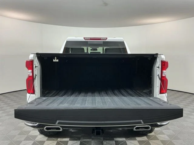 Used 2024  Chevrolet LTZ image 7