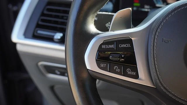 Used 2024 Gray BMW xDrive40i image 31