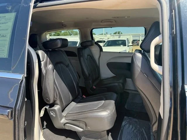 Used 2023 Black Chrysler Touring L image 41