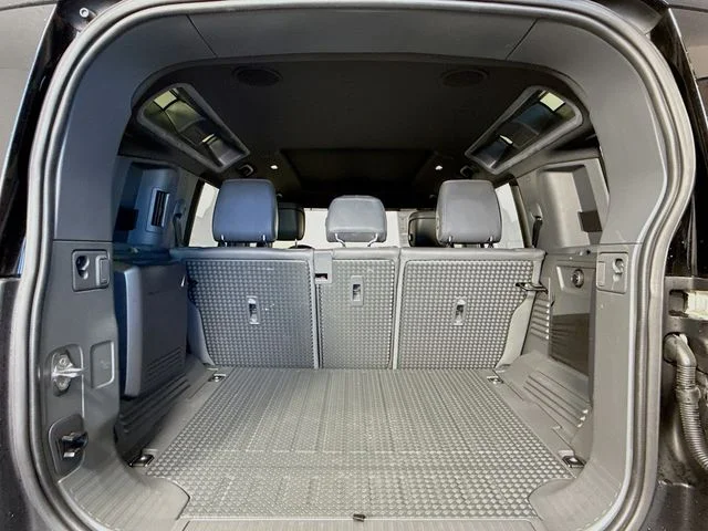 Used 2022 White Land Rover X-Dynamic HSE image 28