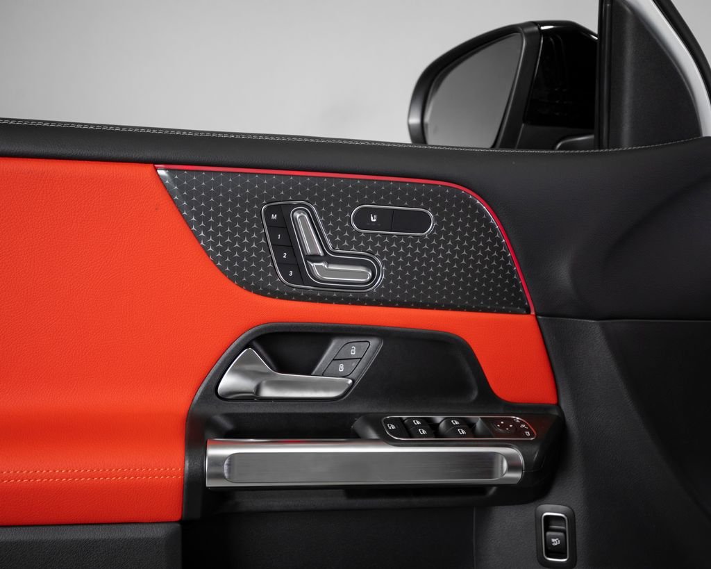2025 Mercedes-Benz GLB GLB35 AMG - Photo 6