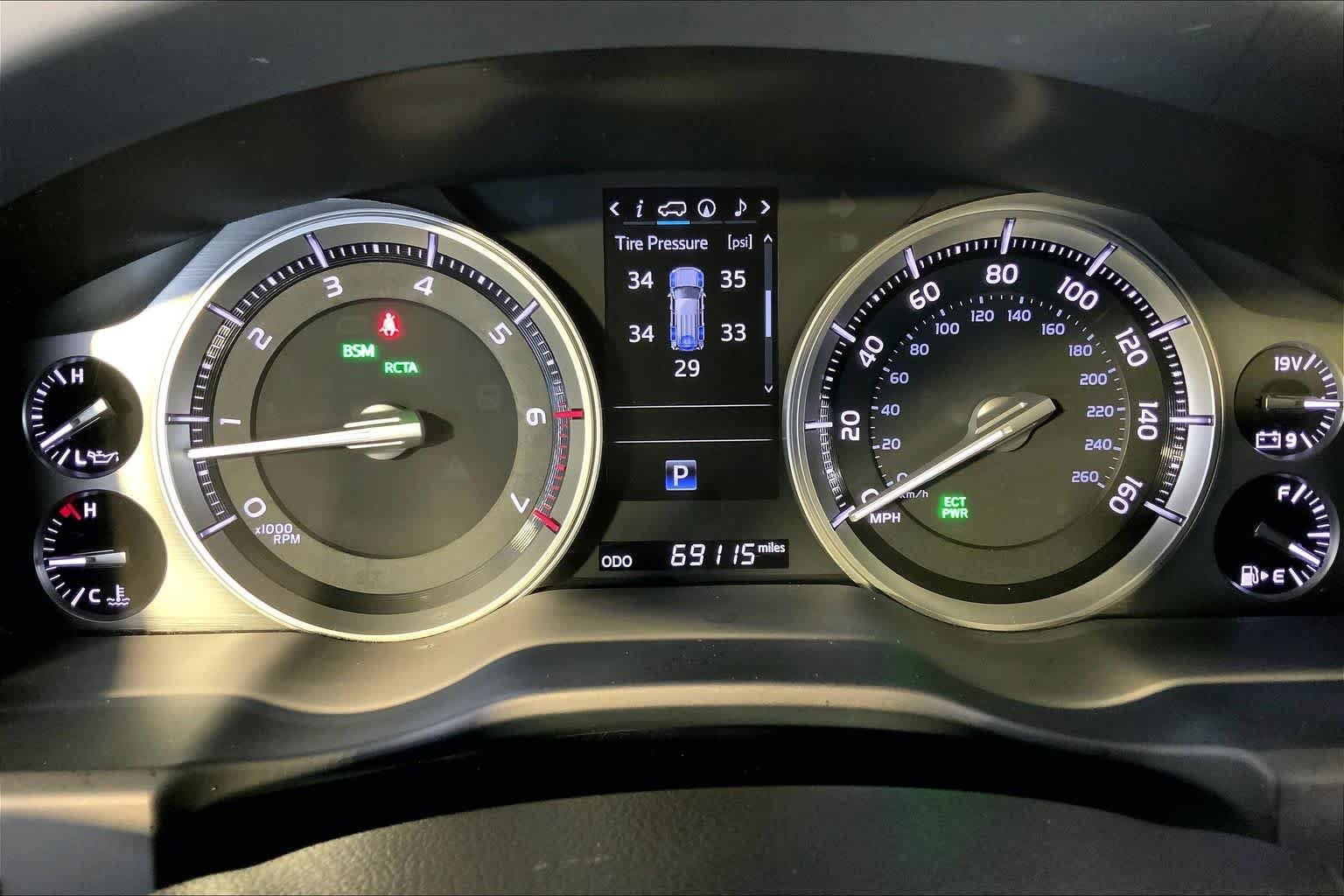 Used 2019 Blizzard Pearl Toyota  image 26