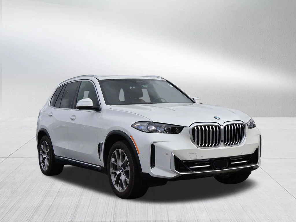 Used 2026 White BMW xDrive40i image 3