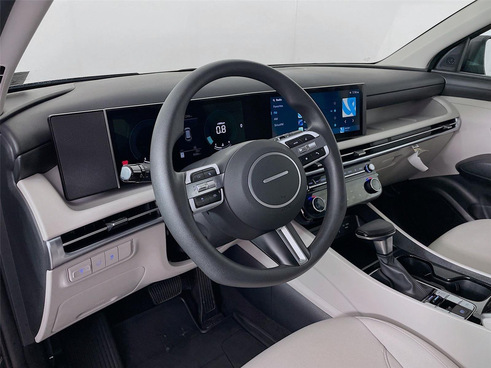 Used 2025 Phantom Black Hyundai SEL image 13