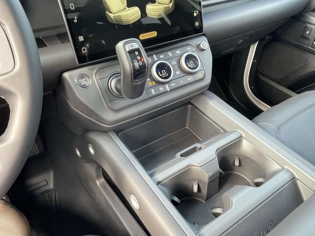 New 2026 Fuji White Land Rover X-Dynamic SE image 23