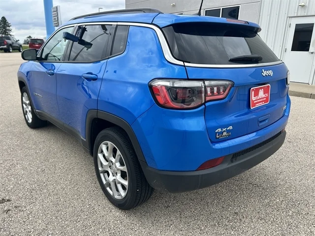 Used 2022 Blue JEEP Latitude Lux image 6