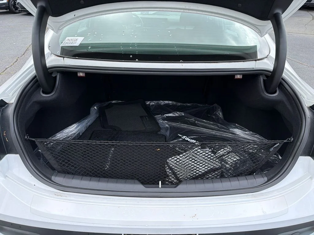 Used 2025 White Hyundai SE image 18
