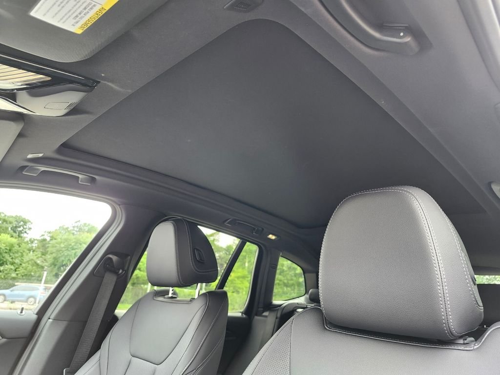 Used 2024 White BMW xDrive30i image 20