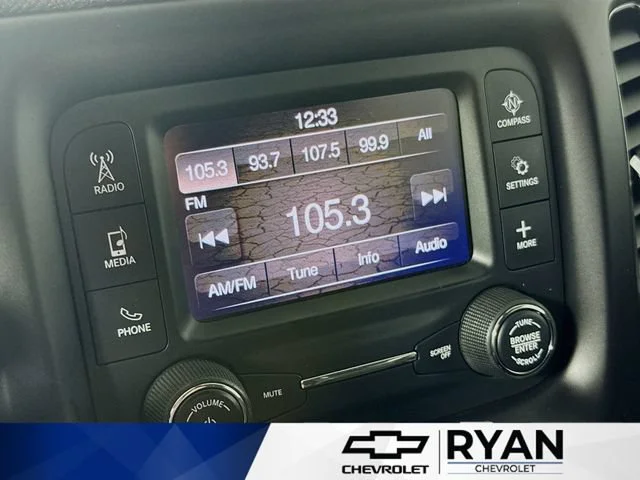 Used 2018 Silver Jeep Latitude image 14