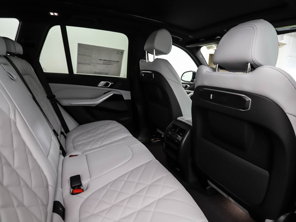Used 2026 Carbon Black Metallic BMW xDrive40i image 27