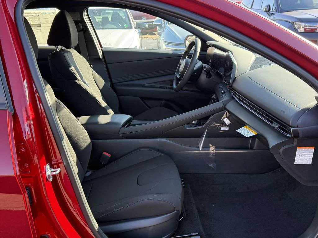2025 Hyundai Elantra Blue - Photo 15