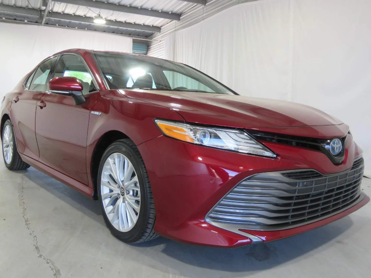 Used 2020 Ruby Flare Pearl Toyota XLE image 3