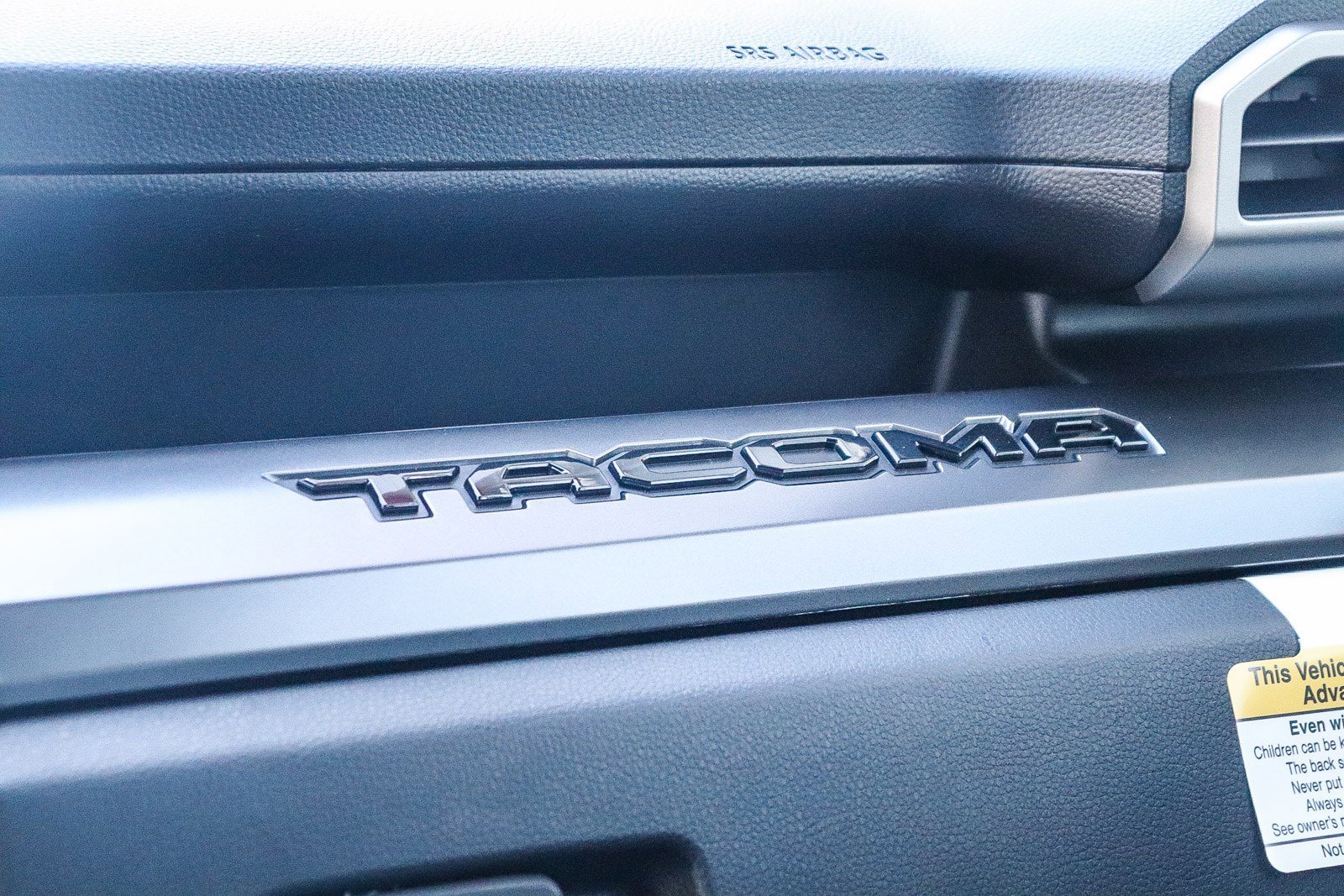 2025 Toyota Tacoma SR5 - Photo 17