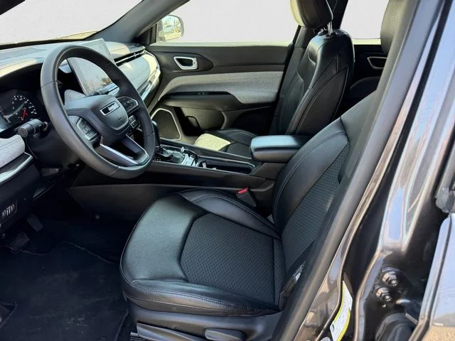 Used 2024 Gray Jeep Latitude image 9