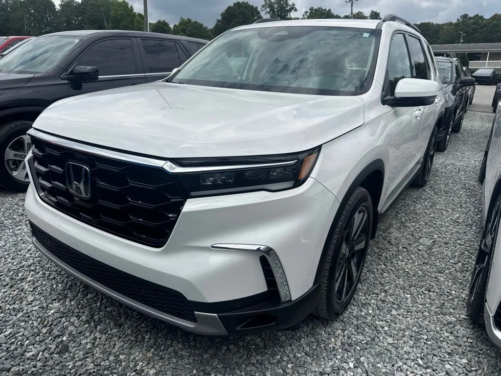 Used 2025  Honda Touring image 1