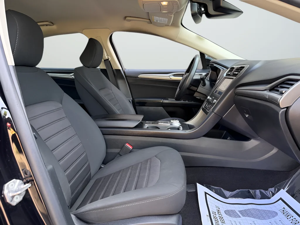 Used 2020 Black Ford SE image 29