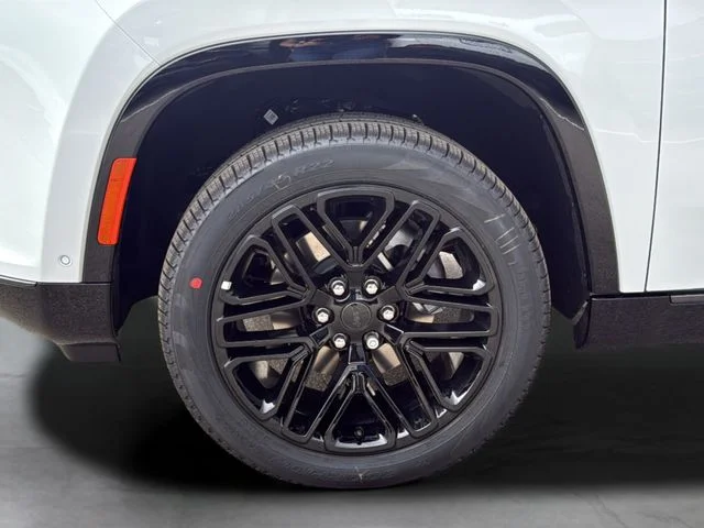 New 2026 Bright White Clear-Coat Exterior Paint Jeep Limited Reserve image 25