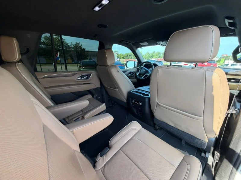 Used 2022 White Chevrolet Premier Sport Utility 4D image 15