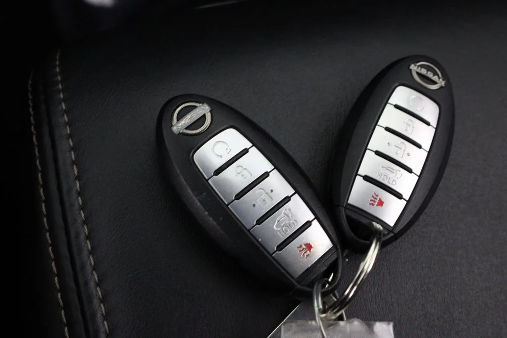 Certified Used 2022 White Nissan Platinum image 33