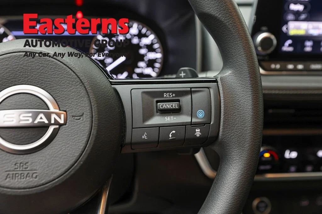Used 2023 Gray Nissan SV image 15