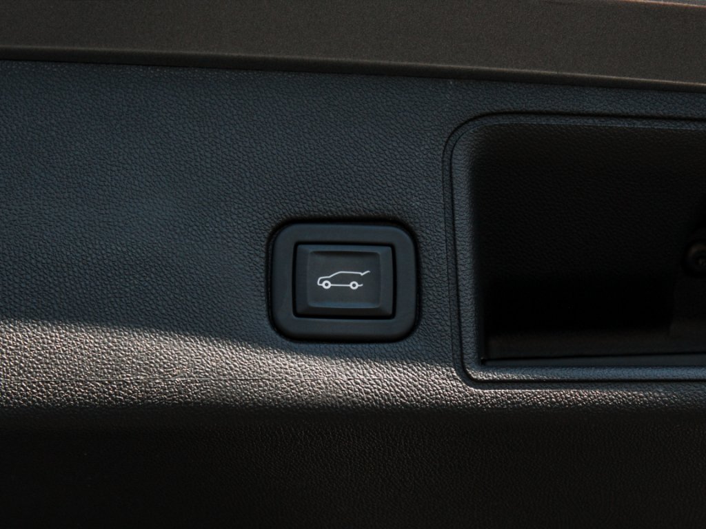 Used 2020 Satin Steel Metallic GMC SLT image 27
