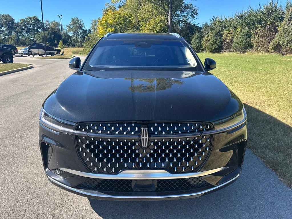 Used 2024 Black Lincoln Reserve image 2