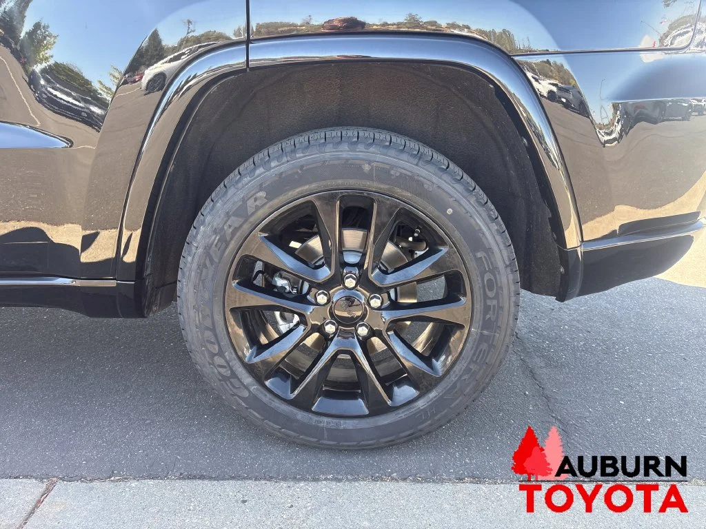 Used 2021 Diamond Black Crystal Pearlcoat Jeep Laredo X image 23