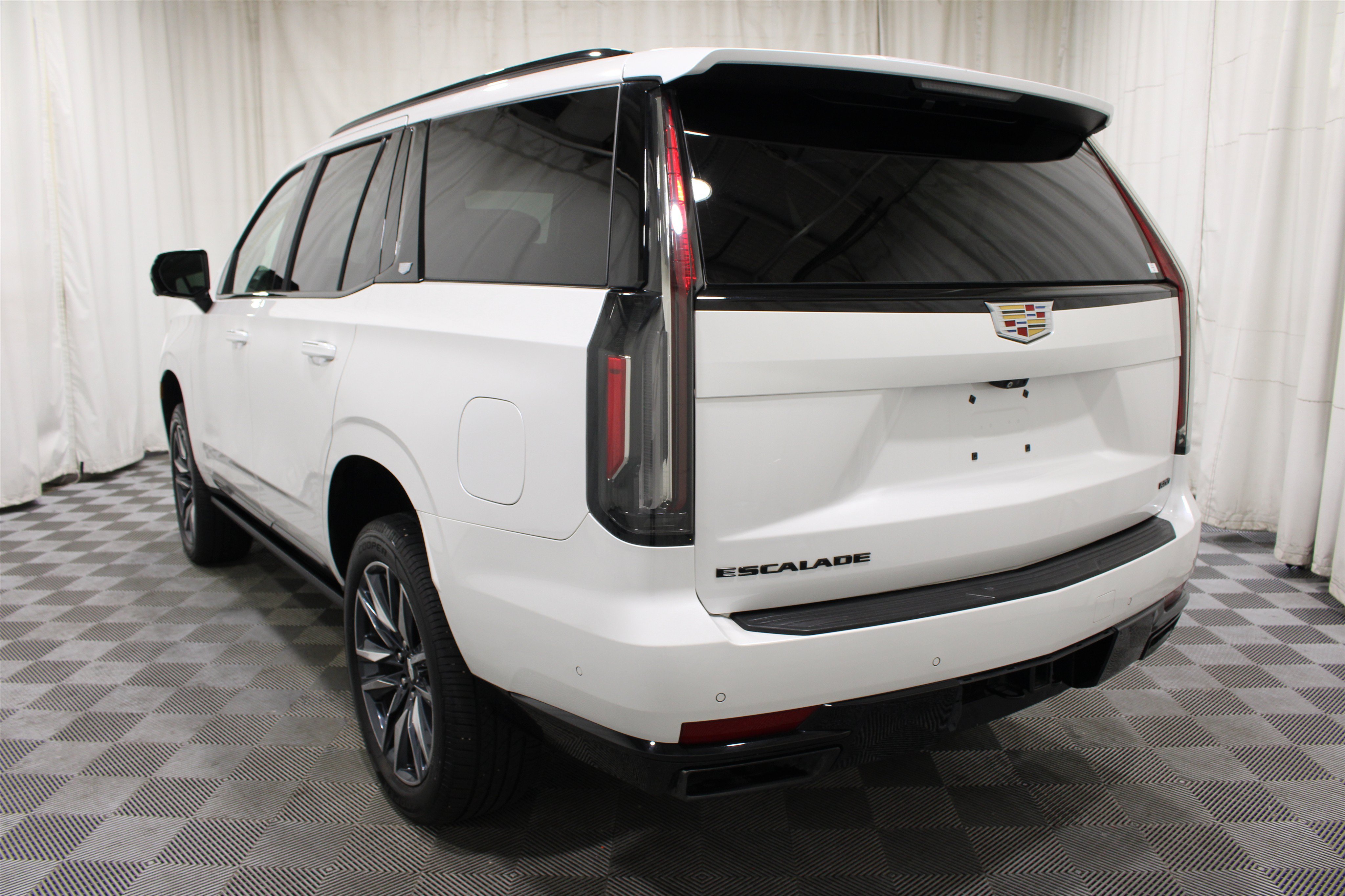 Used 2023 Crystal White Tricoat Cadillac 4WD Sport Platinum image 37