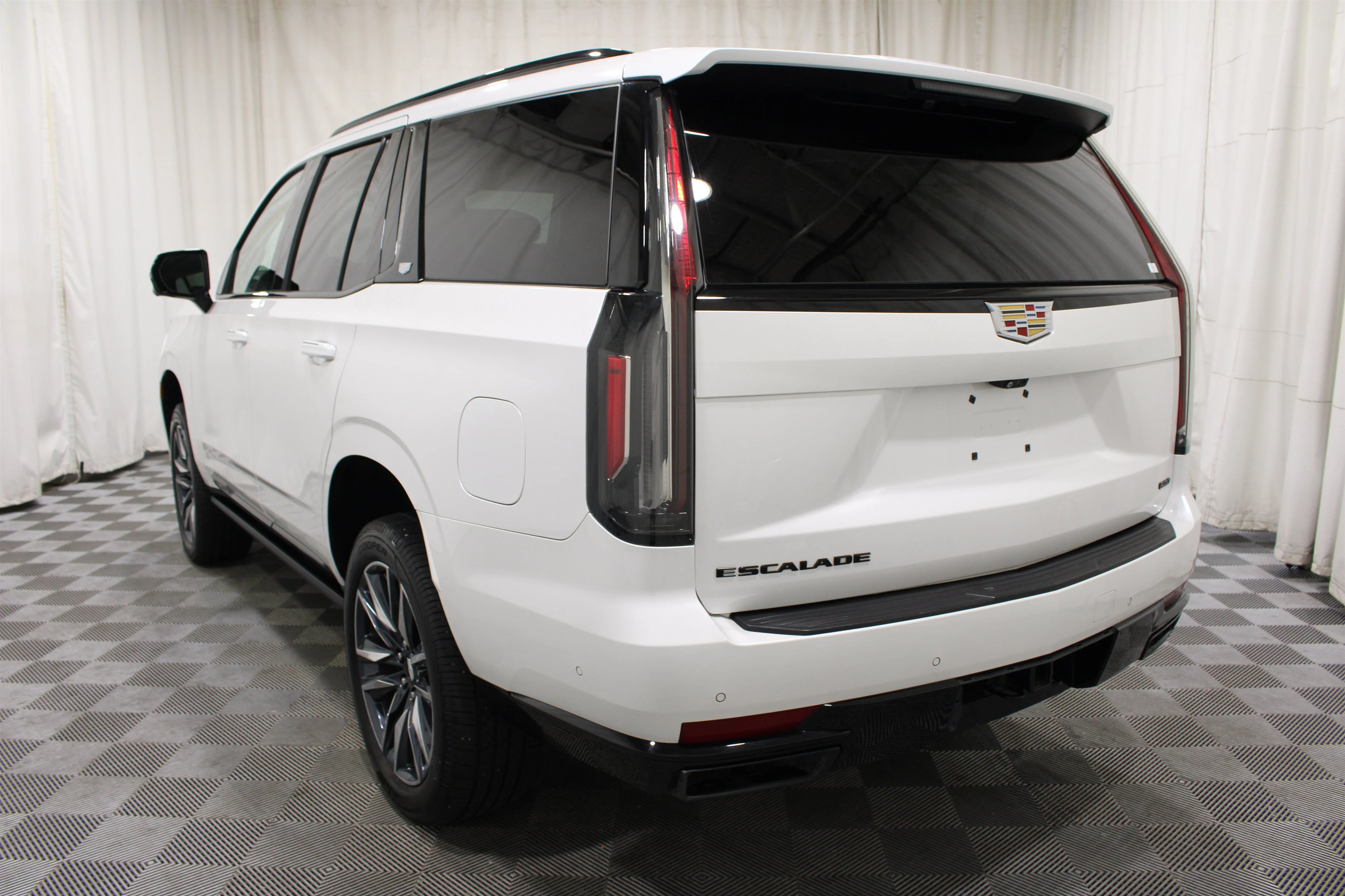 Used 2023 Crystal White Tricoat Cadillac 4WD Sport Platinum image 37
