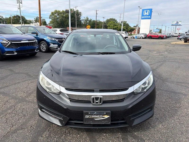 Used 2018  Honda LX image 2