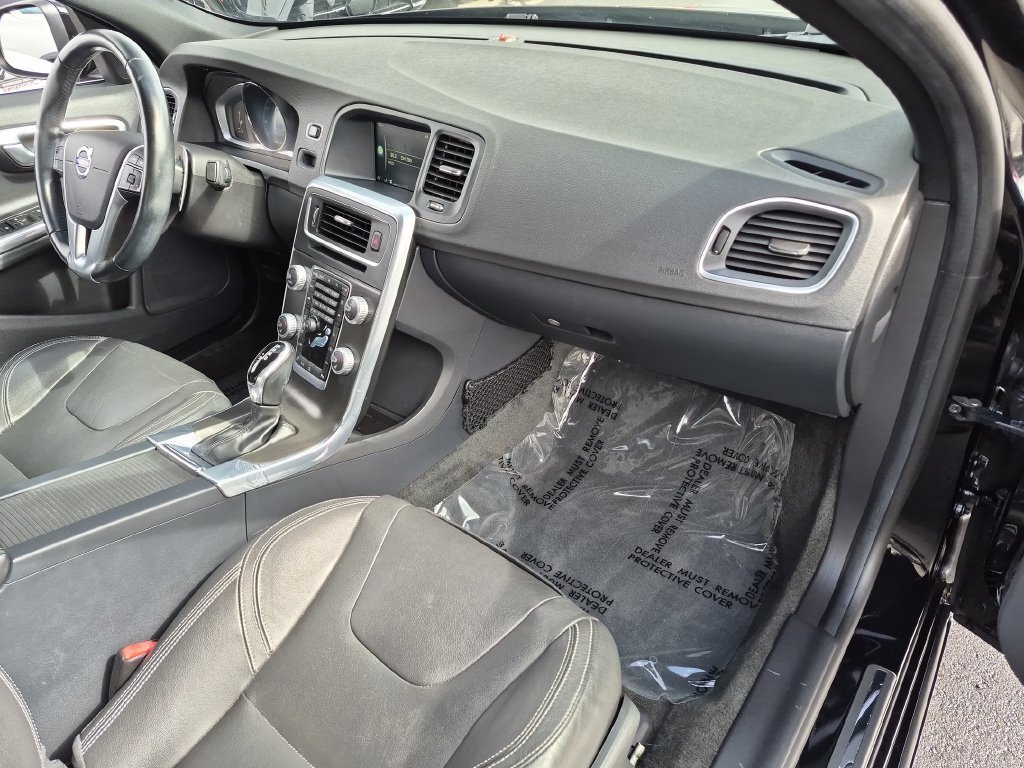 Used 2015 Black / Stone Volvo T6 image 9
