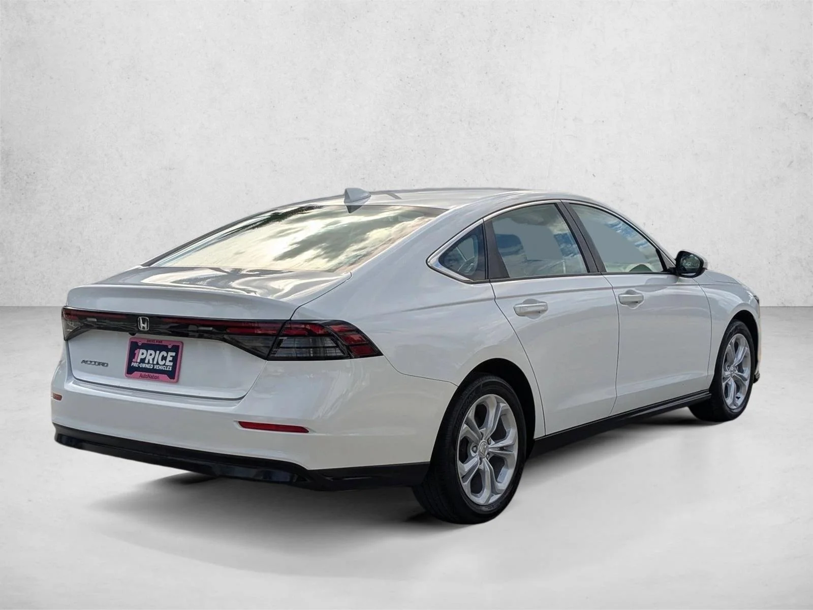 Used 2023 Platinum White Pearl Honda LX image 5
