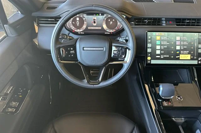 New 2026 Santorini Black Land Rover Dynamic SE image 13